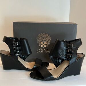 VINCE CAMUTO WEDGE HEELS